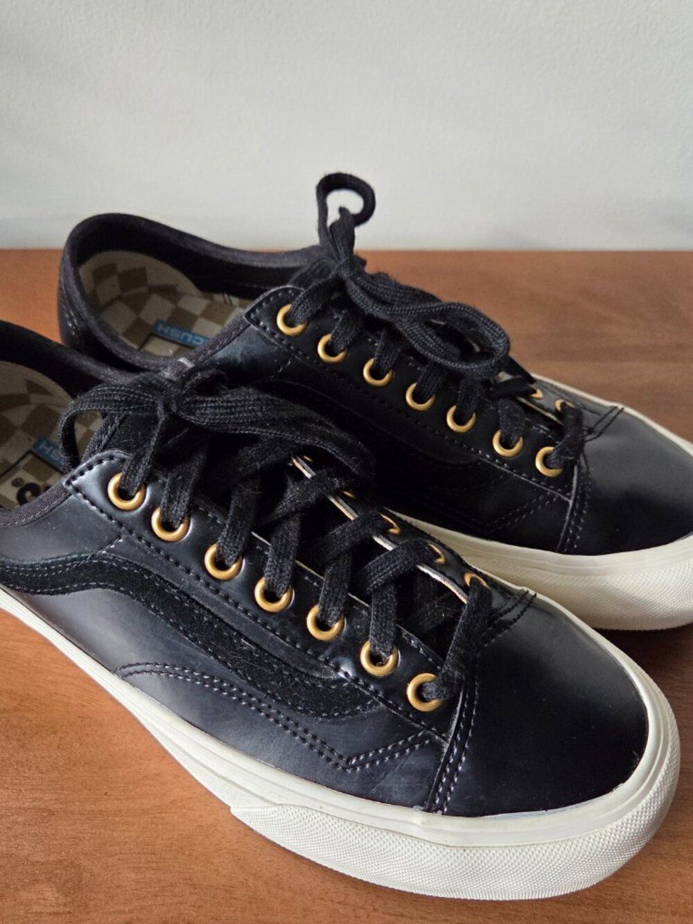 EUC WORN ONCE VANS ULTRACUSH BLACK PATENT LEATHER LACED SNEAKERS WOMENS SIZE 9